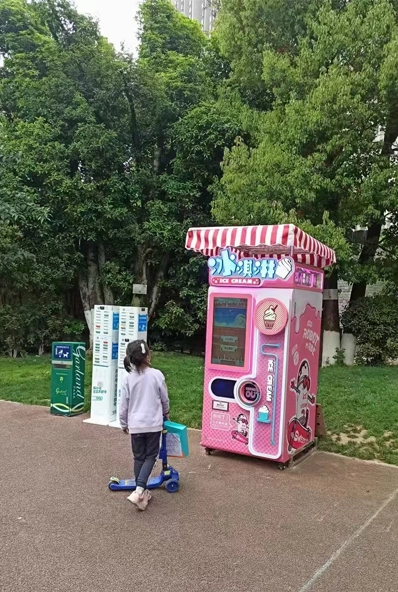 מכונות גלידה בקניון גדול